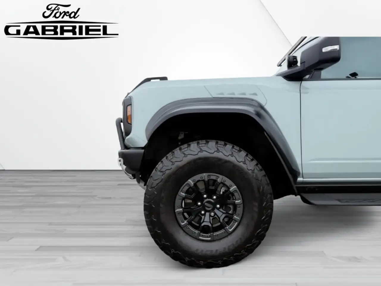 Ford Bronco - Image 8