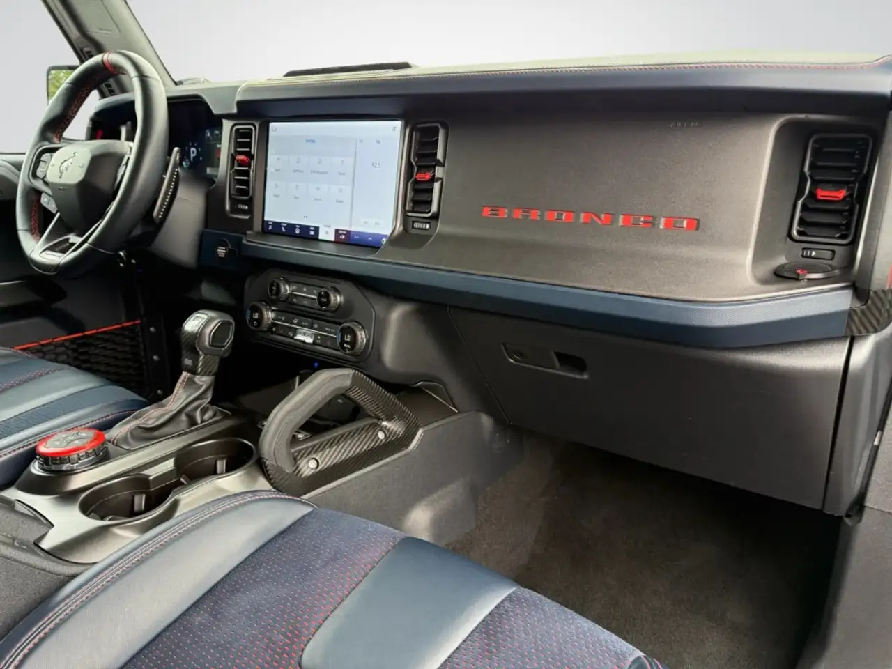 Ford Bronco - Image 21