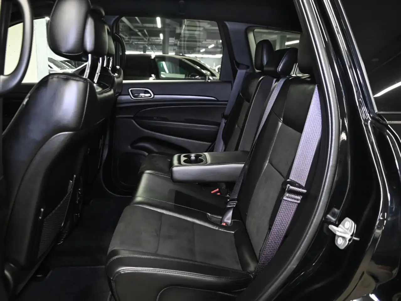 Jeep Grand Cherokee - Image 12