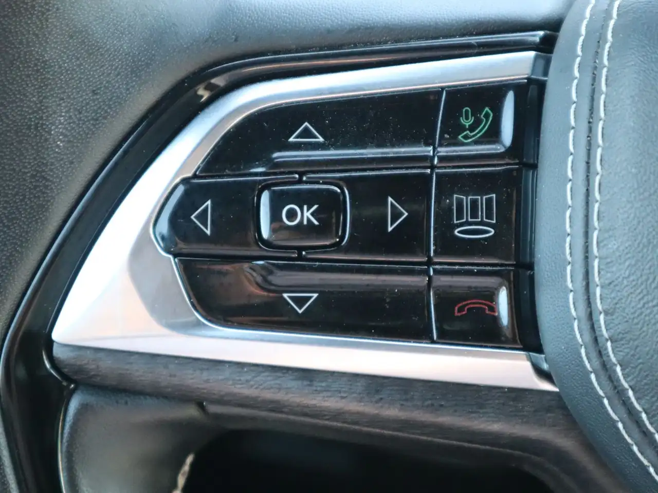 Jeep Grand Cherokee - Image 24