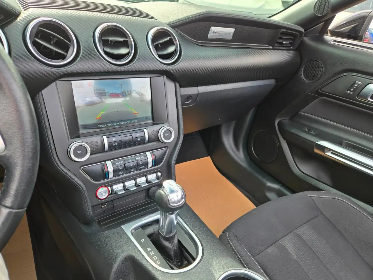 Ford Mustang - Image 18