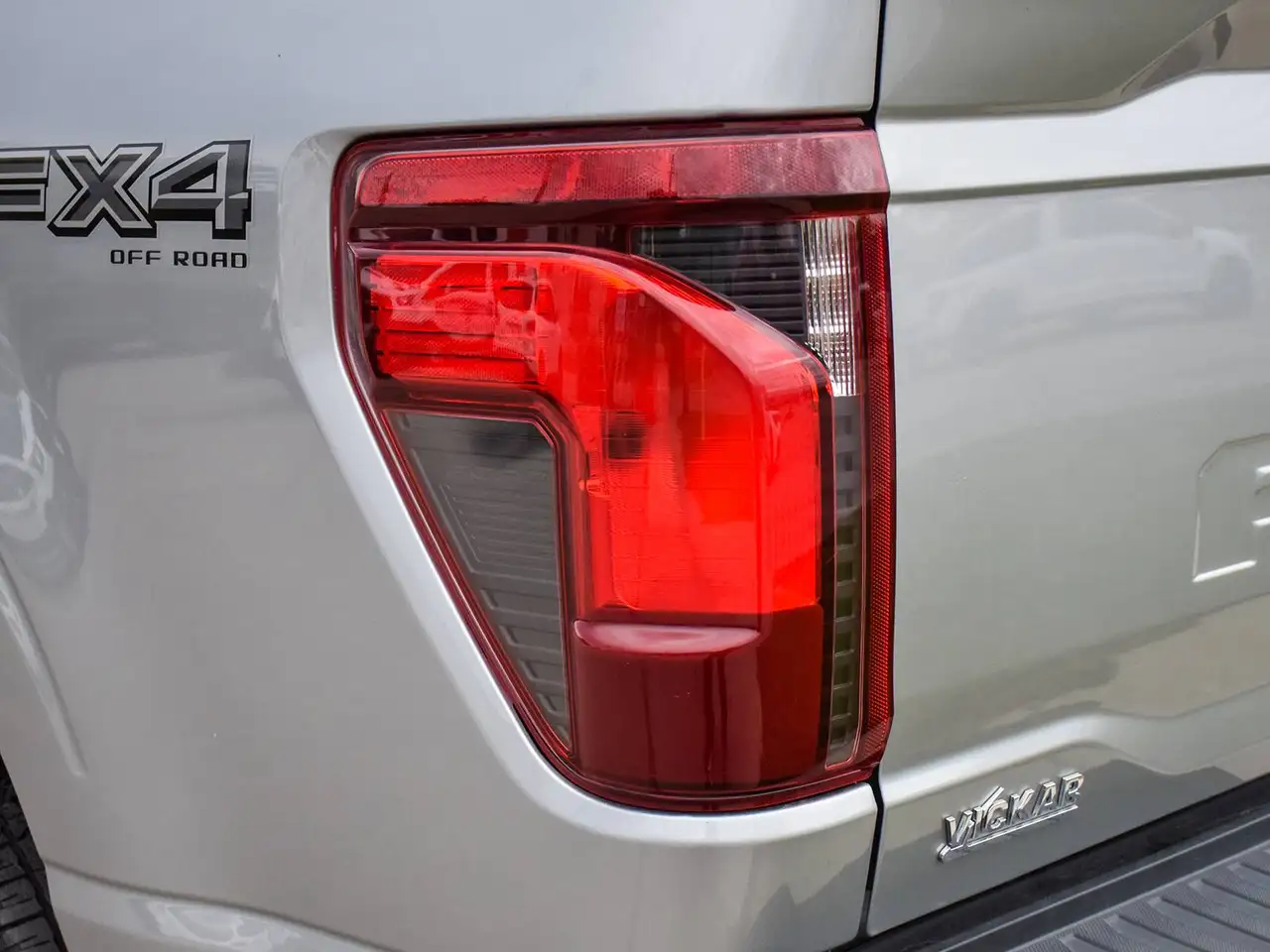 Ford F-150 - Image 8
