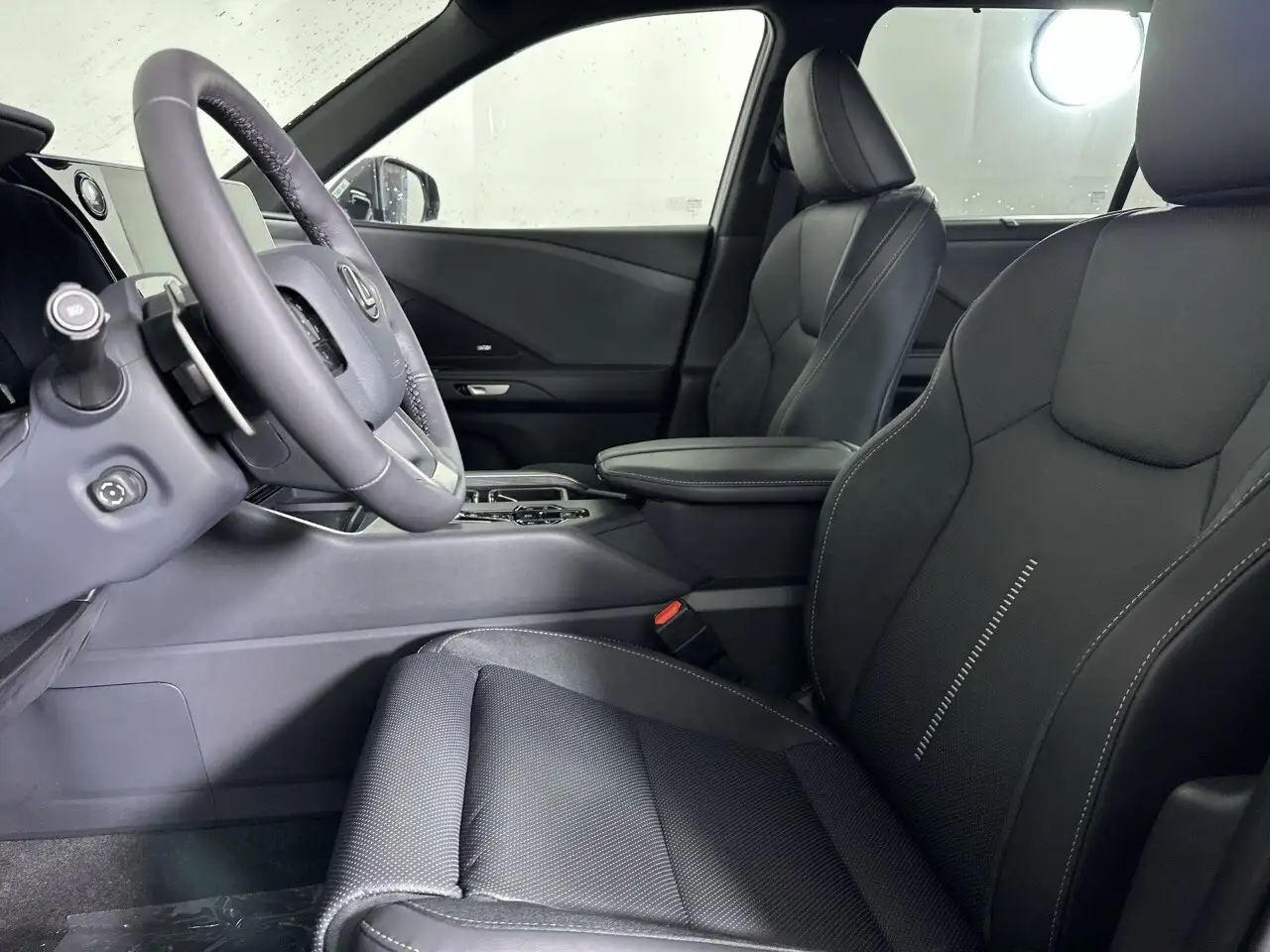 Lexus TX - Image 12