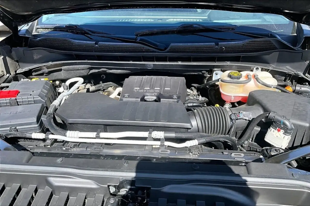 Chevrolet Silverado 1500 - Image 10
