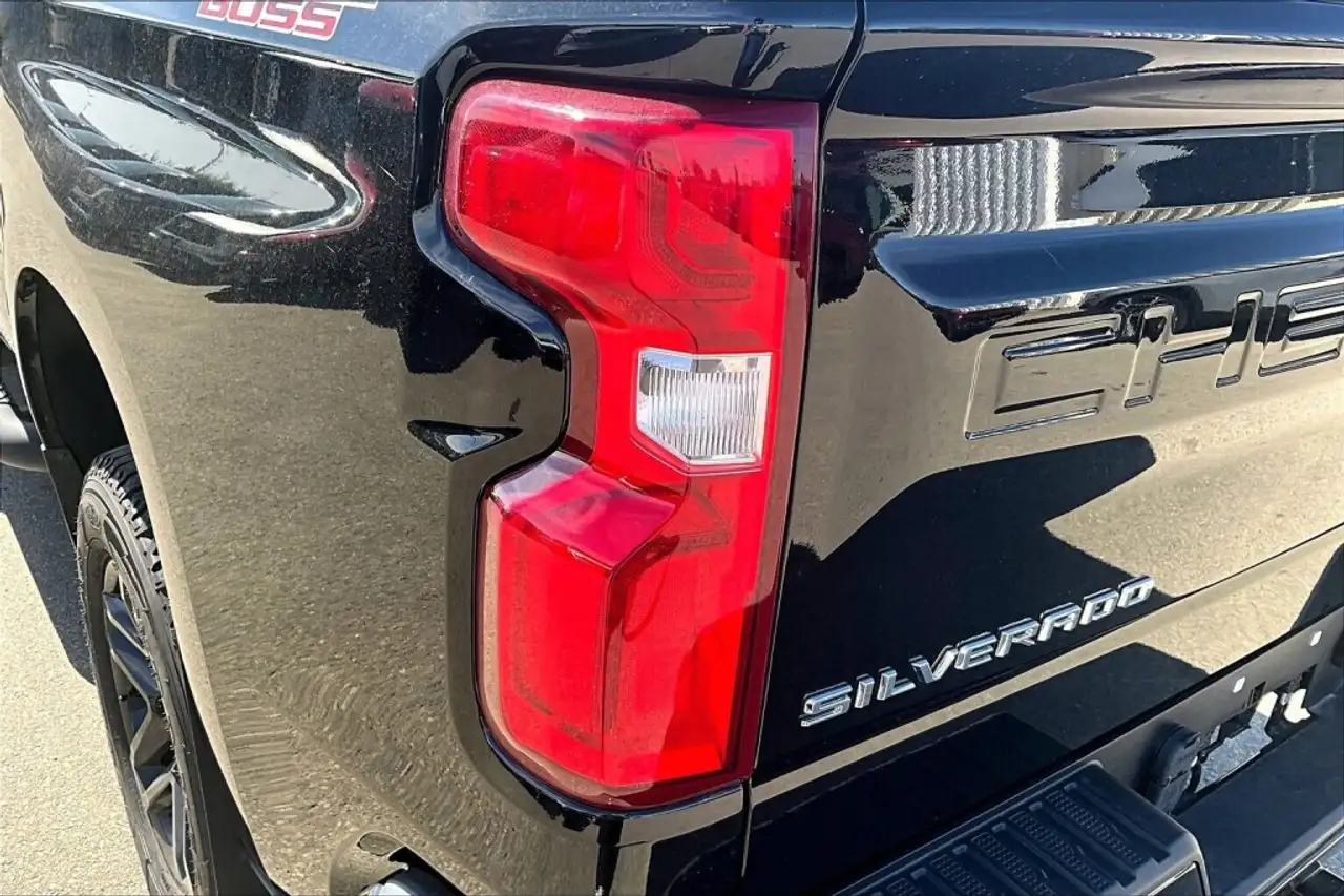 Chevrolet Silverado 1500 - Image 29