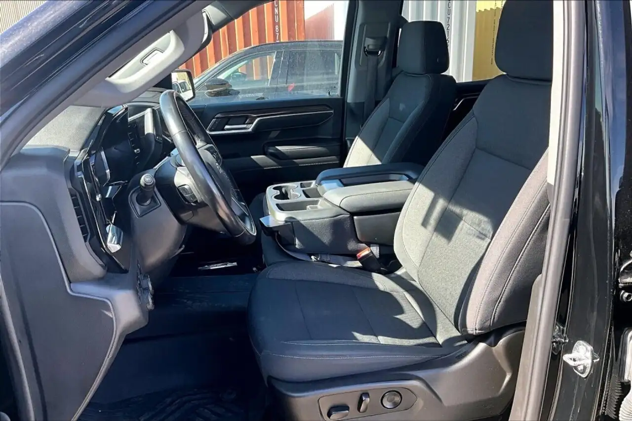Chevrolet Silverado 1500 - Image 25