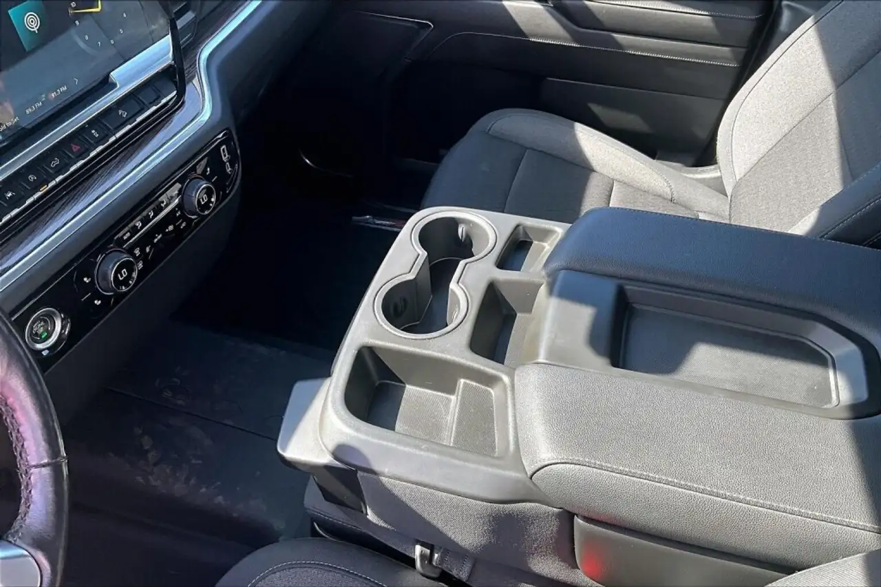 Chevrolet Silverado 1500 - Image 17