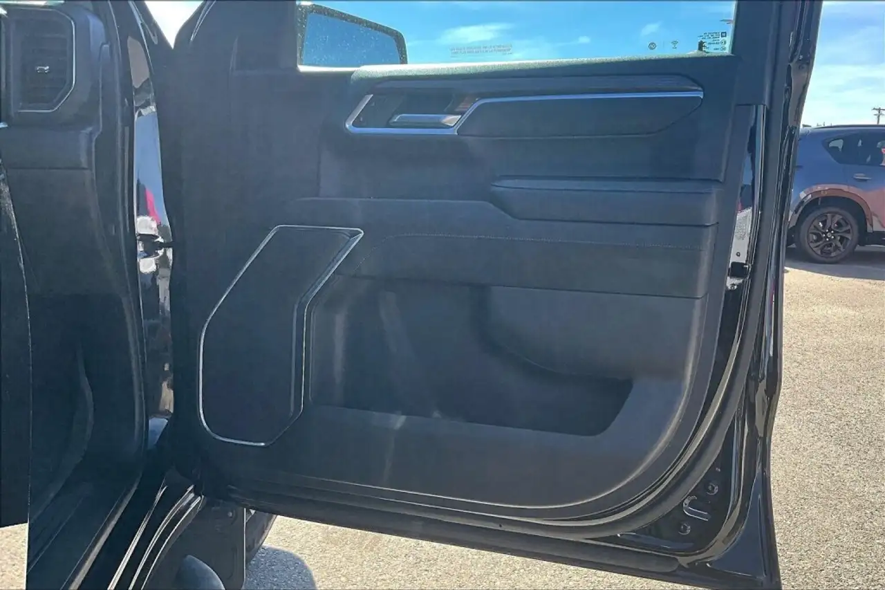Chevrolet Silverado 1500 - Image 24