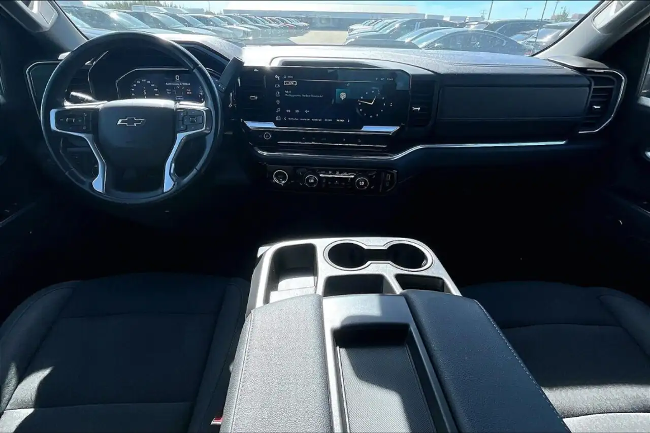 Chevrolet Silverado 1500 - Image 15