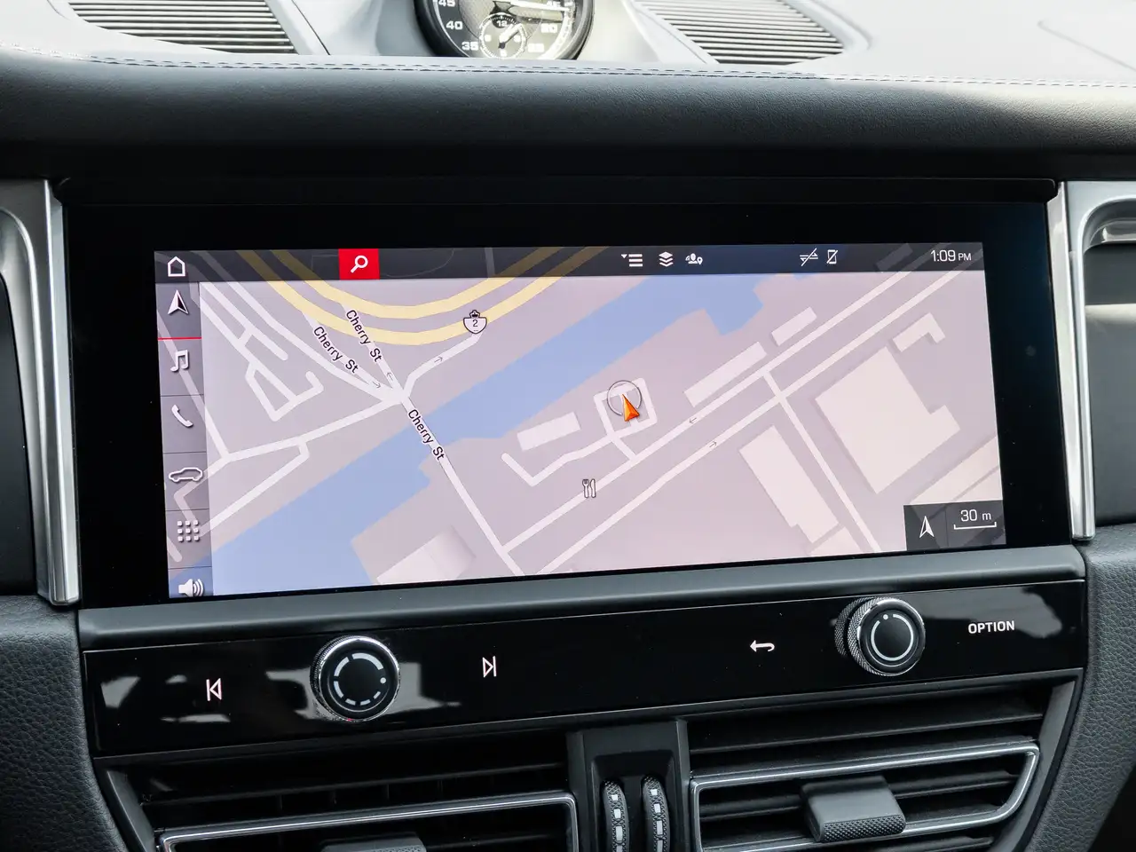 Porsche Macan - Image 30
