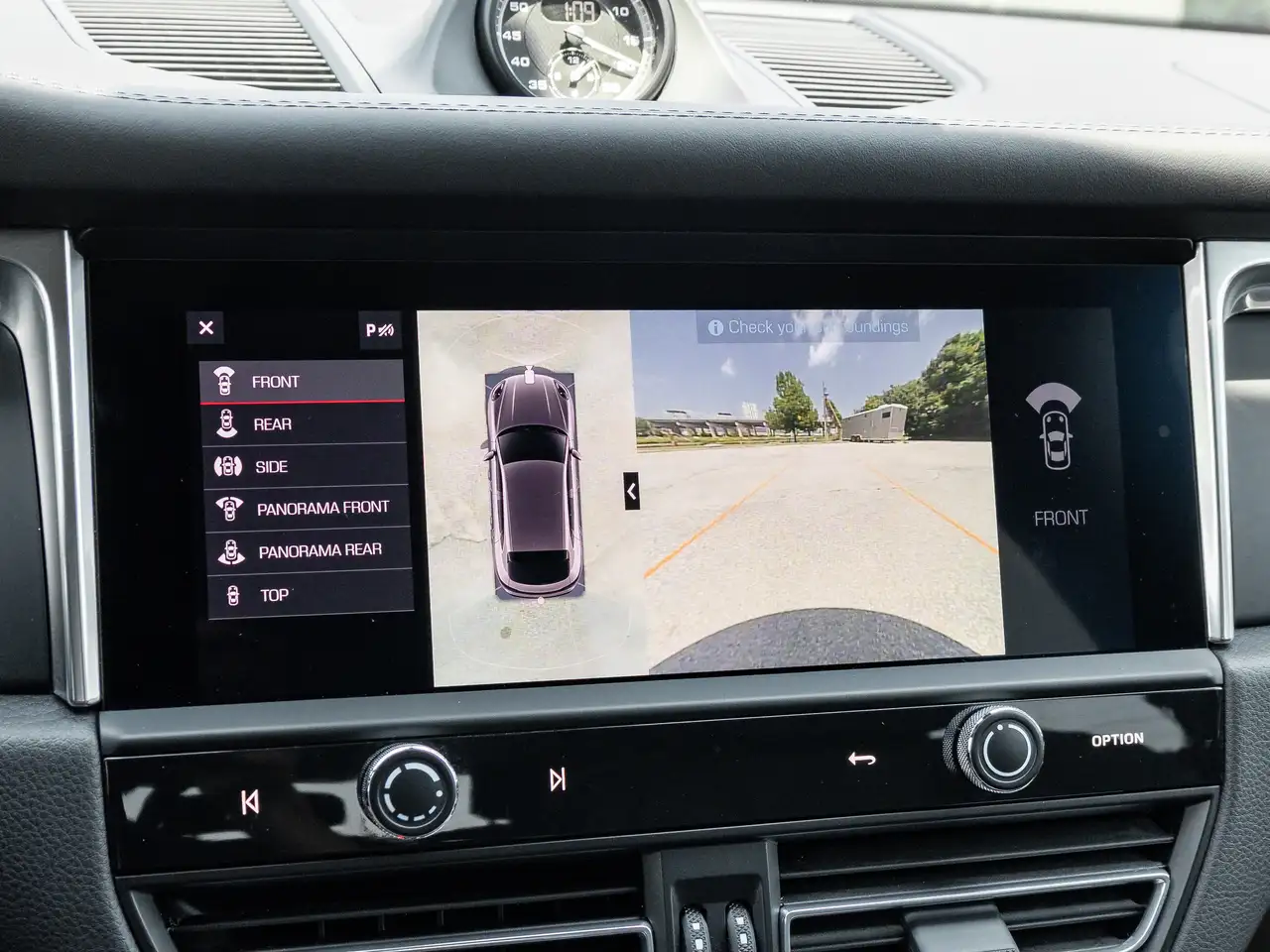 Porsche Macan - Image 32