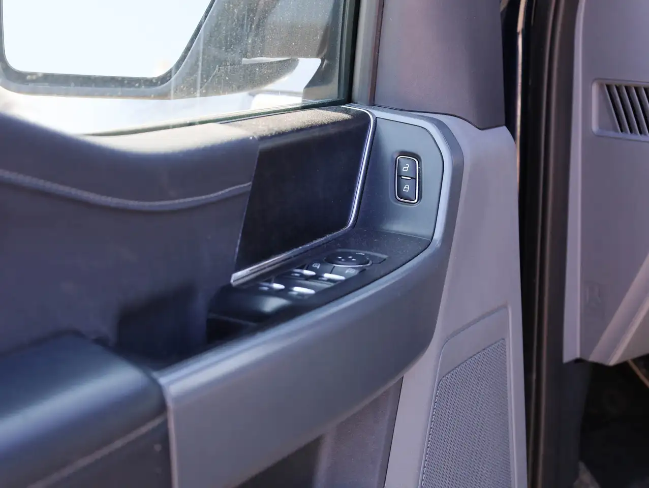 Ford F-150 - Image 7