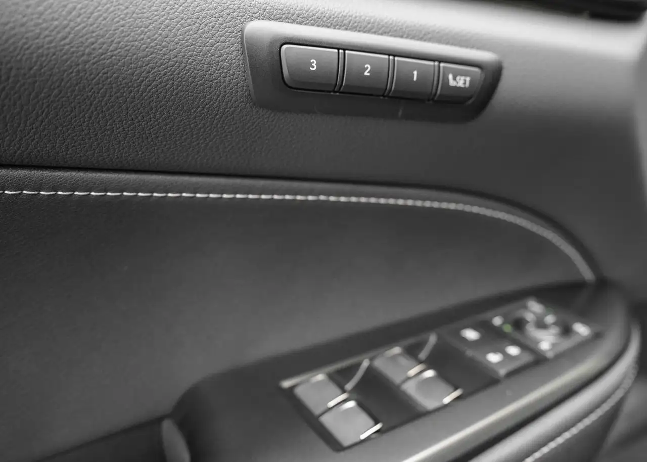 Lexus NX - Image 28
