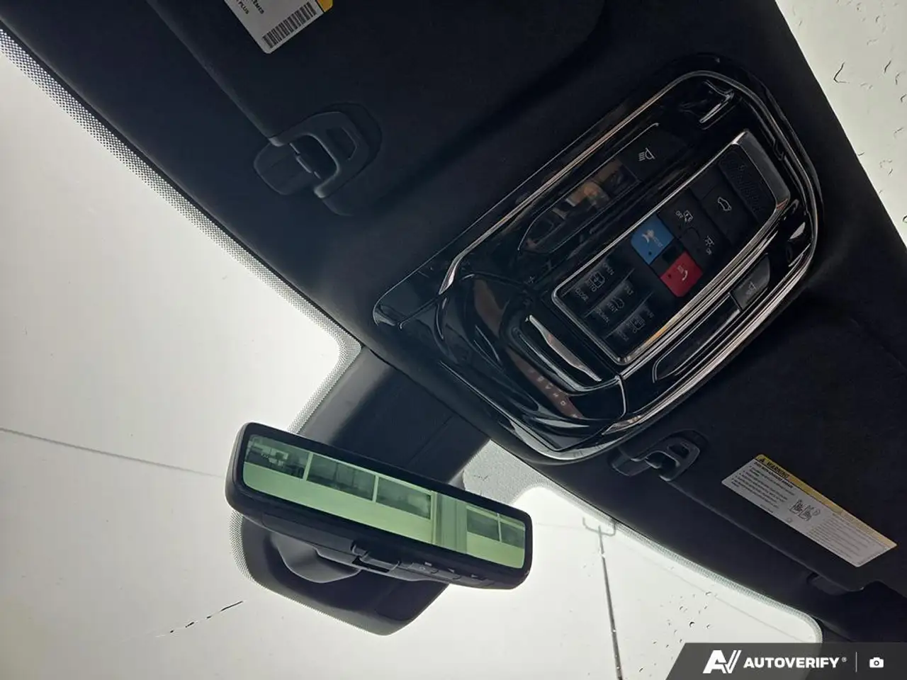 Jeep Grand Wagoneer - Image 16