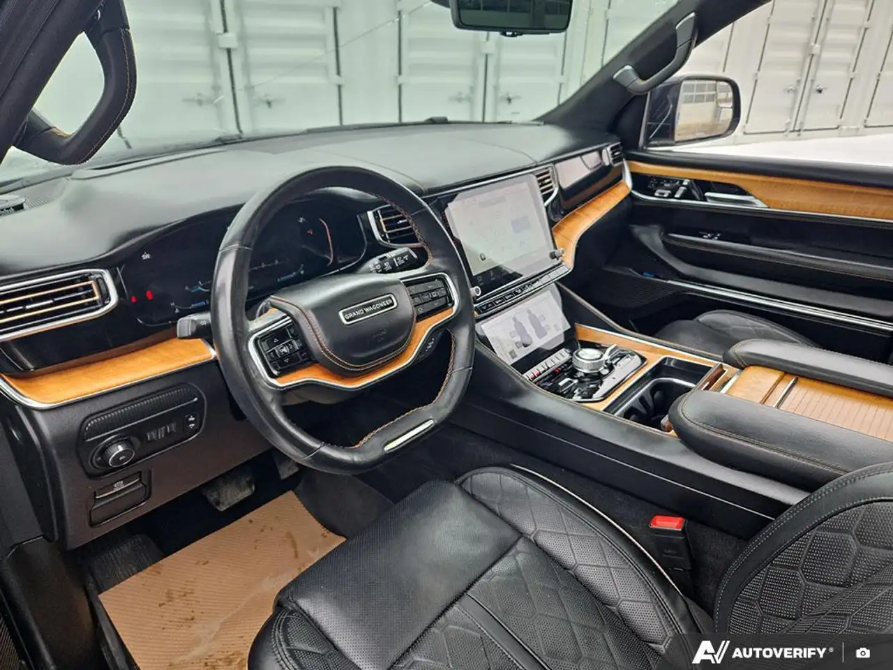 Jeep Grand Wagoneer - Image 9