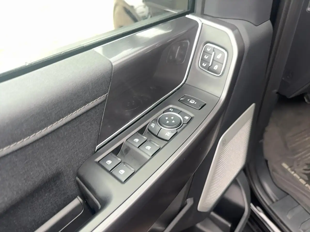 Ford F-150 - Image 10