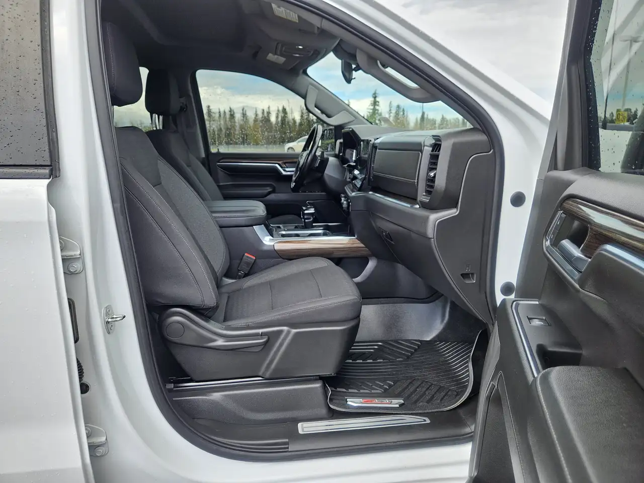 Chevrolet Silverado 1500 - Image 20