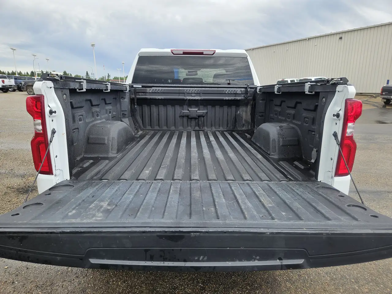Chevrolet Silverado 1500 - Image 25