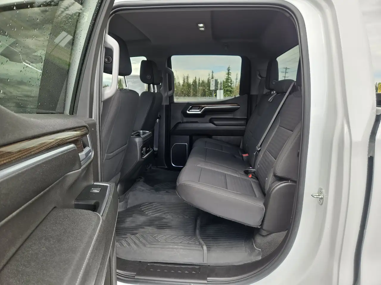 Chevrolet Silverado 1500 - Image 22