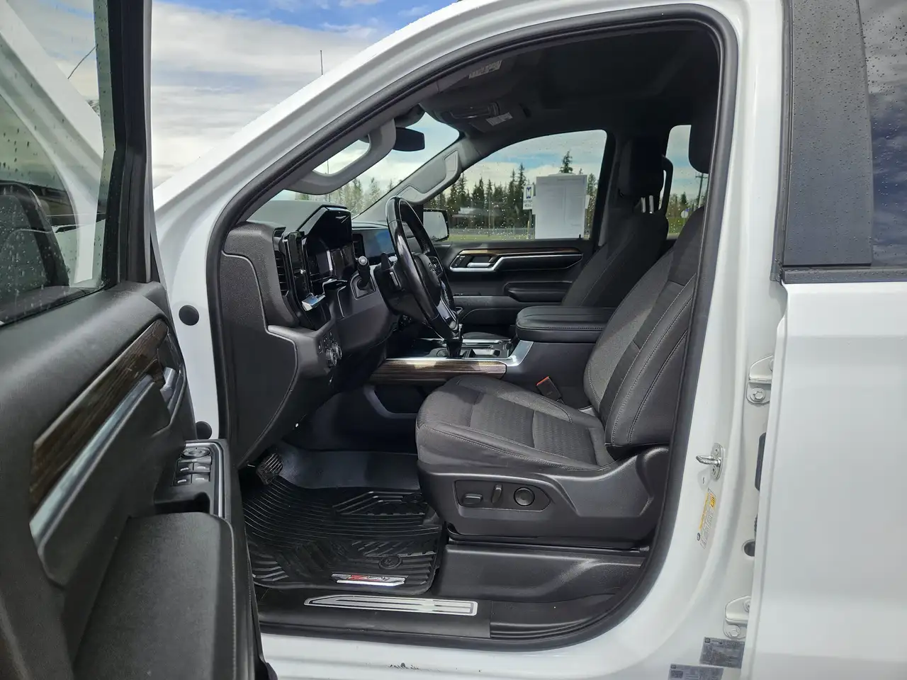 Chevrolet Silverado 1500 - Image 11