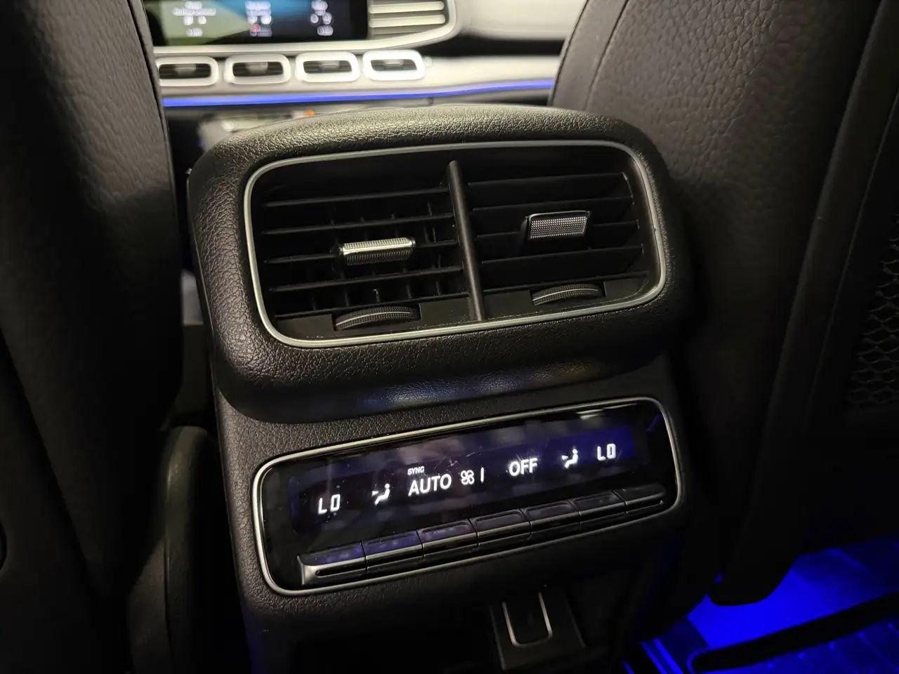 Mercedes-Benz GLS - Image 21