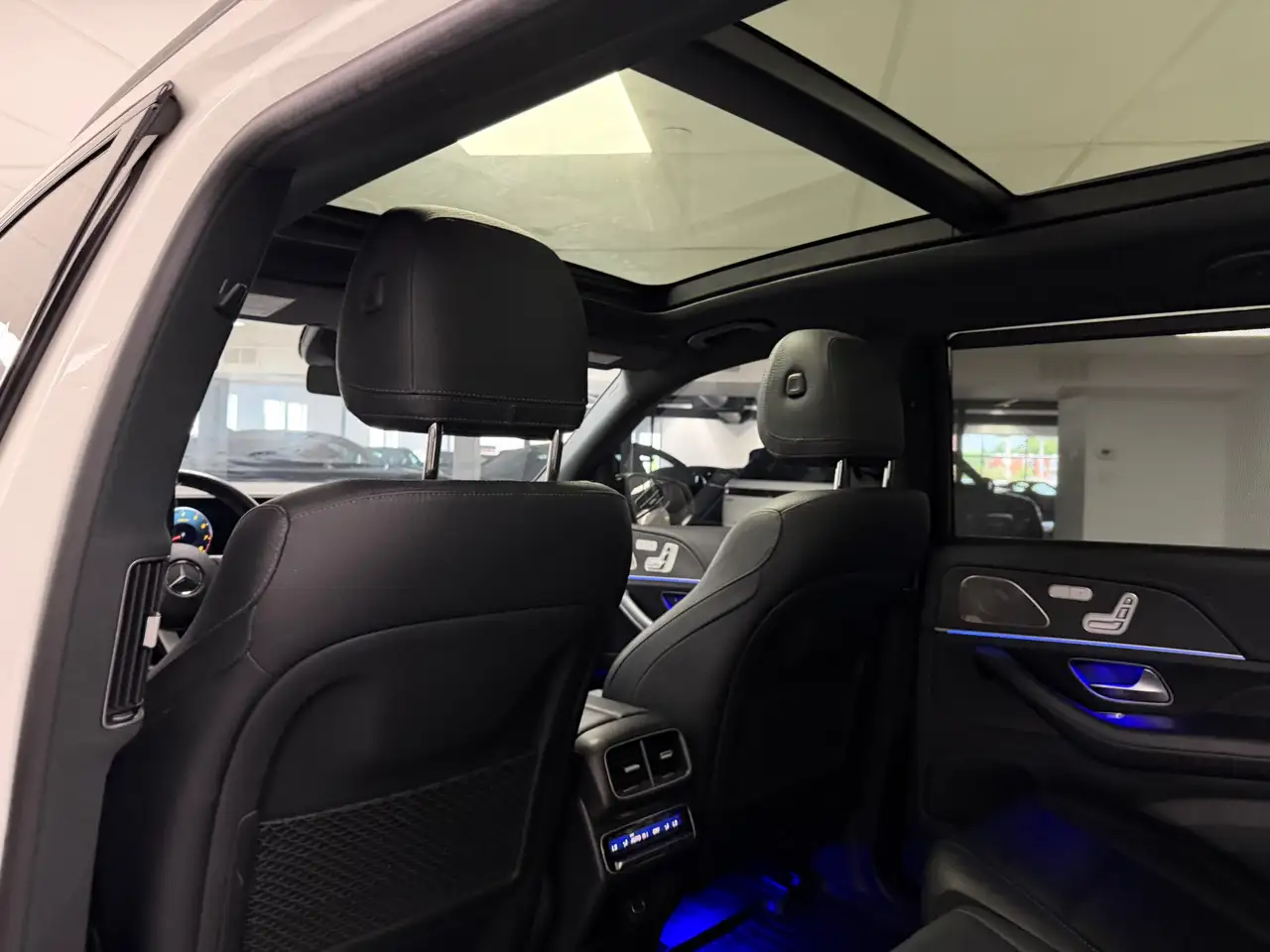 Mercedes-Benz GLS - Image 17