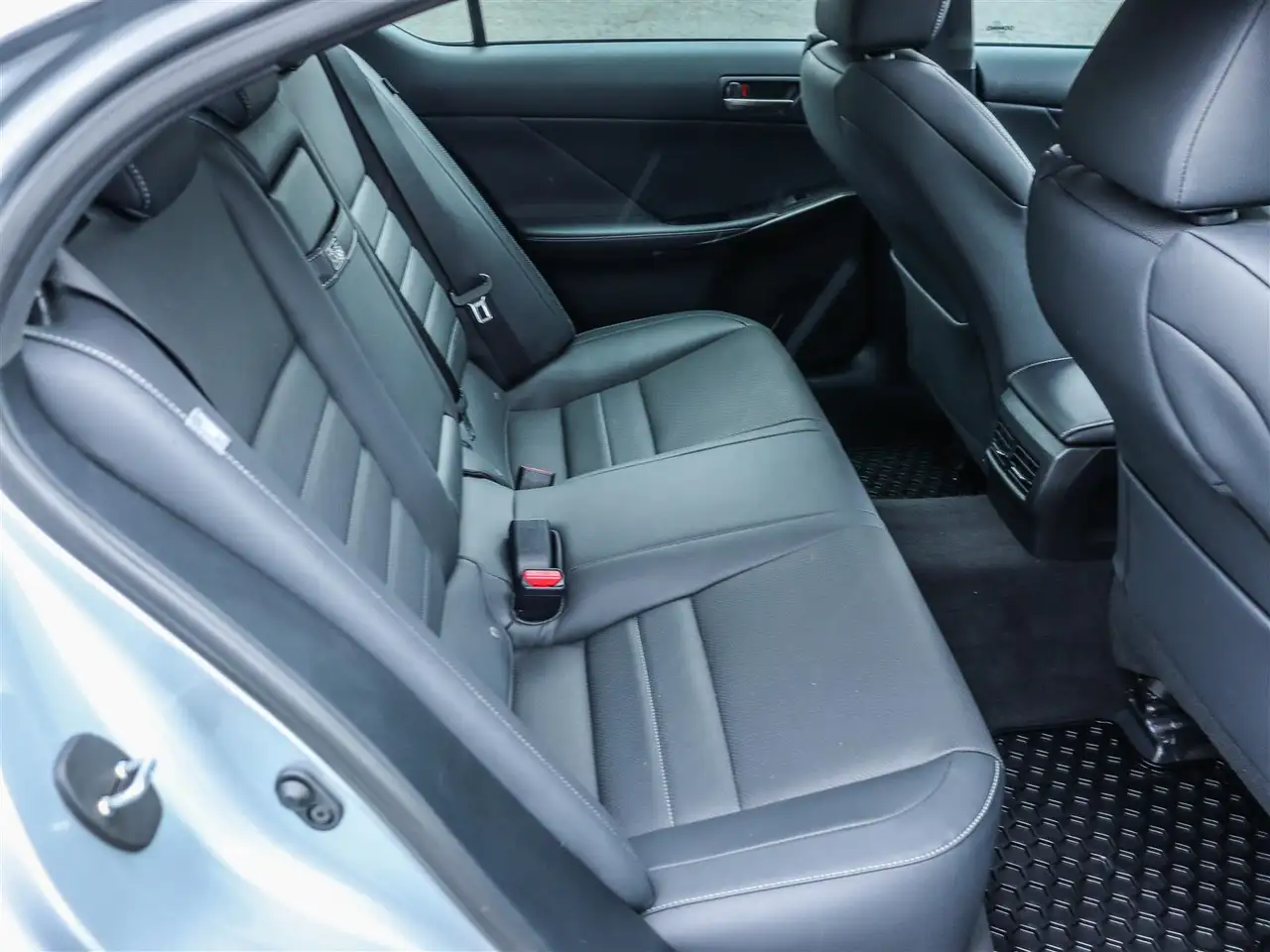 Lexus IS 350 - Image 21