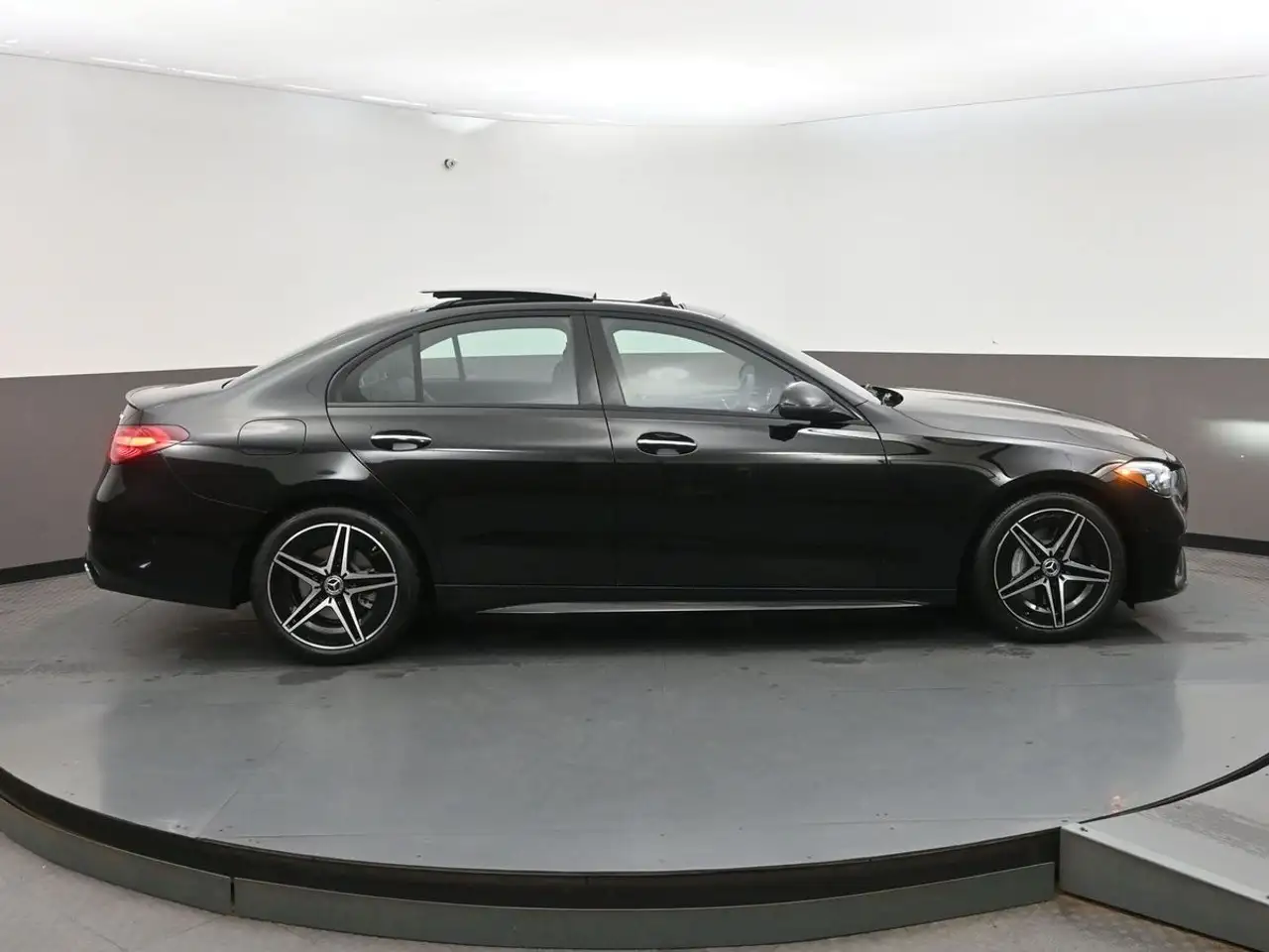 Mercedes-Benz C-Class - Image 36
