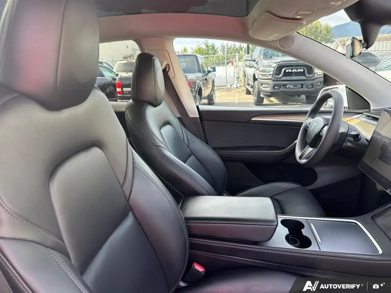 Tesla Model Y - Image 22