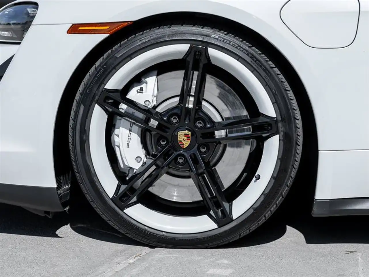 Porsche Taycan - Image 11