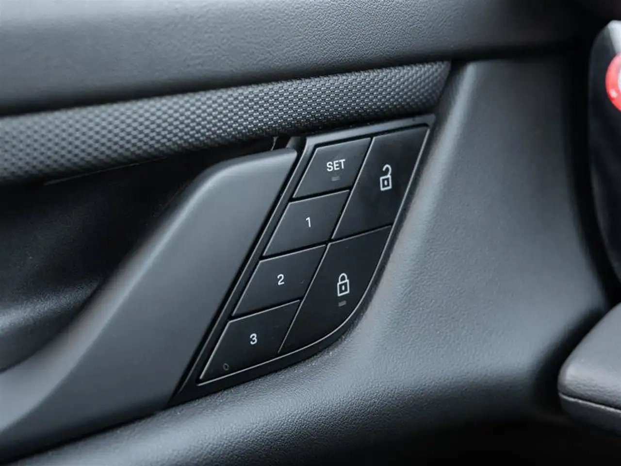 Porsche Taycan - Image 24