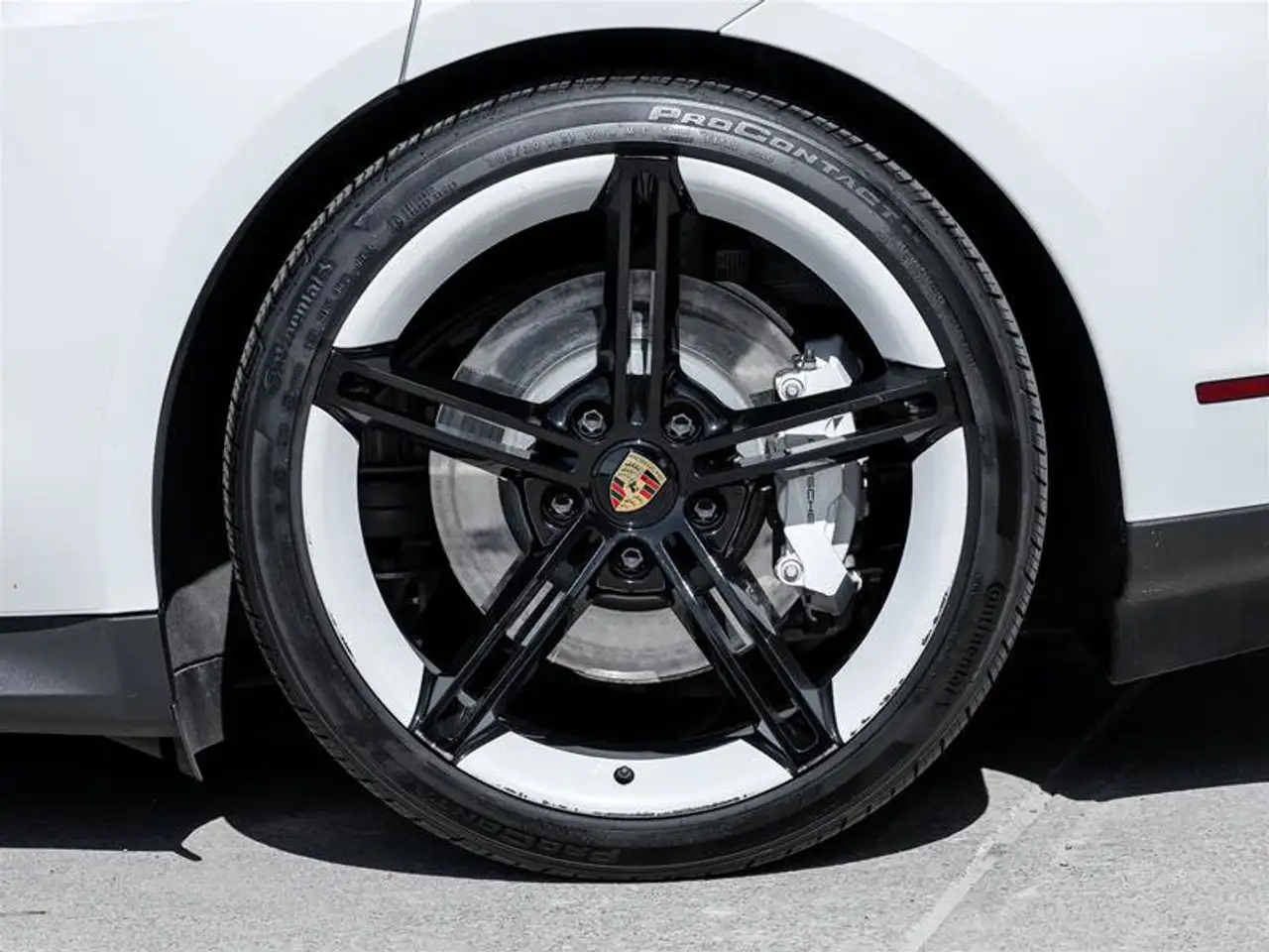 Porsche Taycan - Image 9
