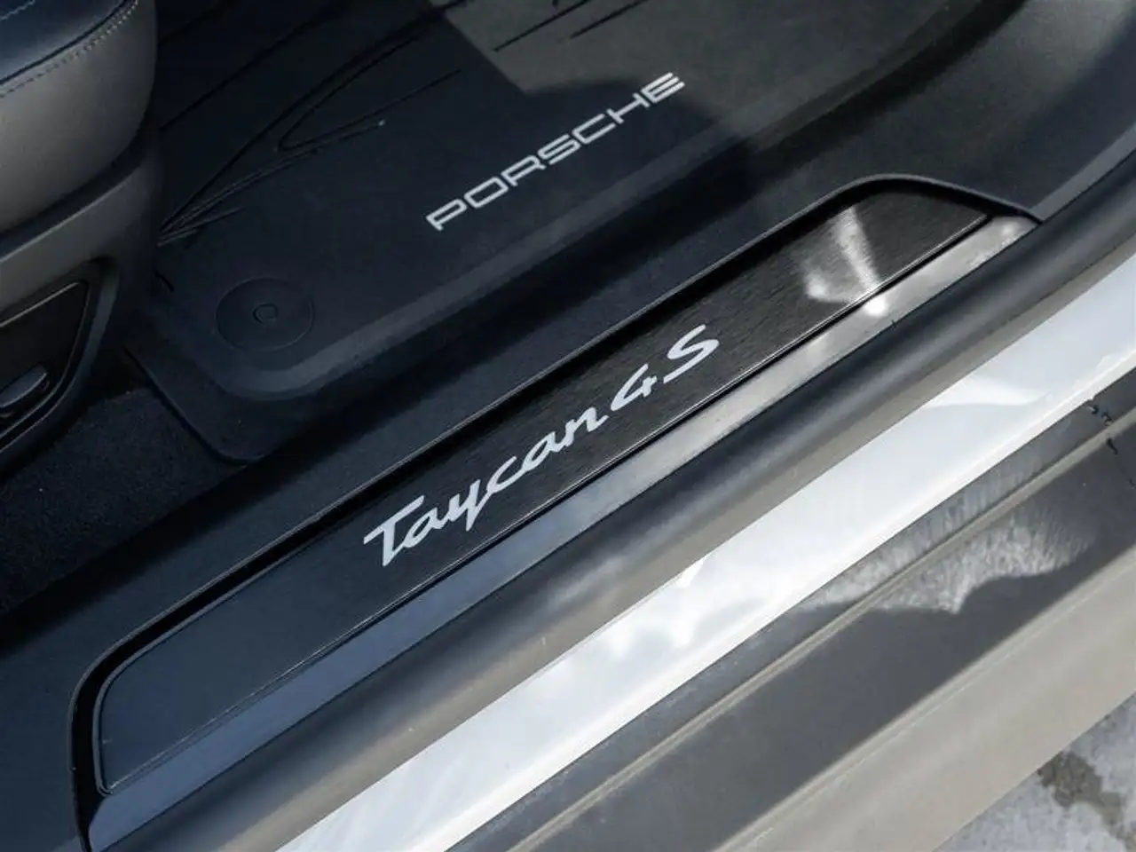 Porsche Taycan - Image 38