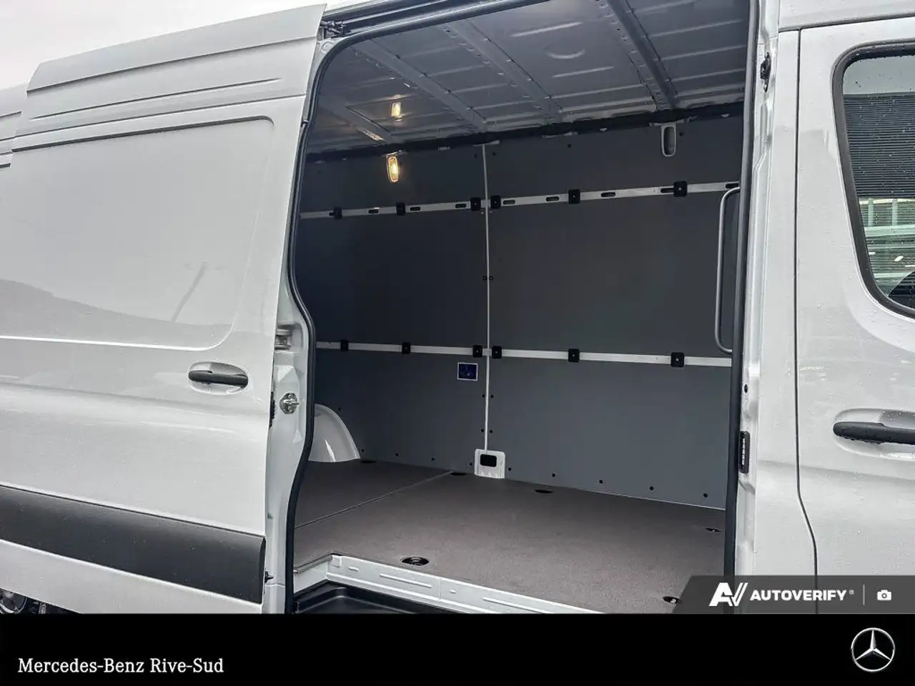 Mercedes-Benz Sprinter - Image 24