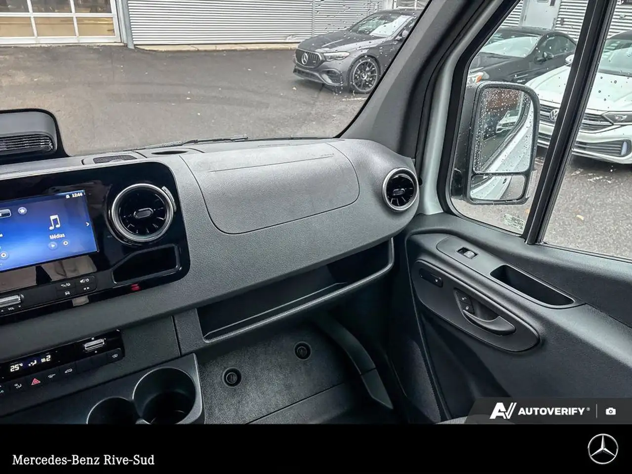 Mercedes-Benz Sprinter - Image 11