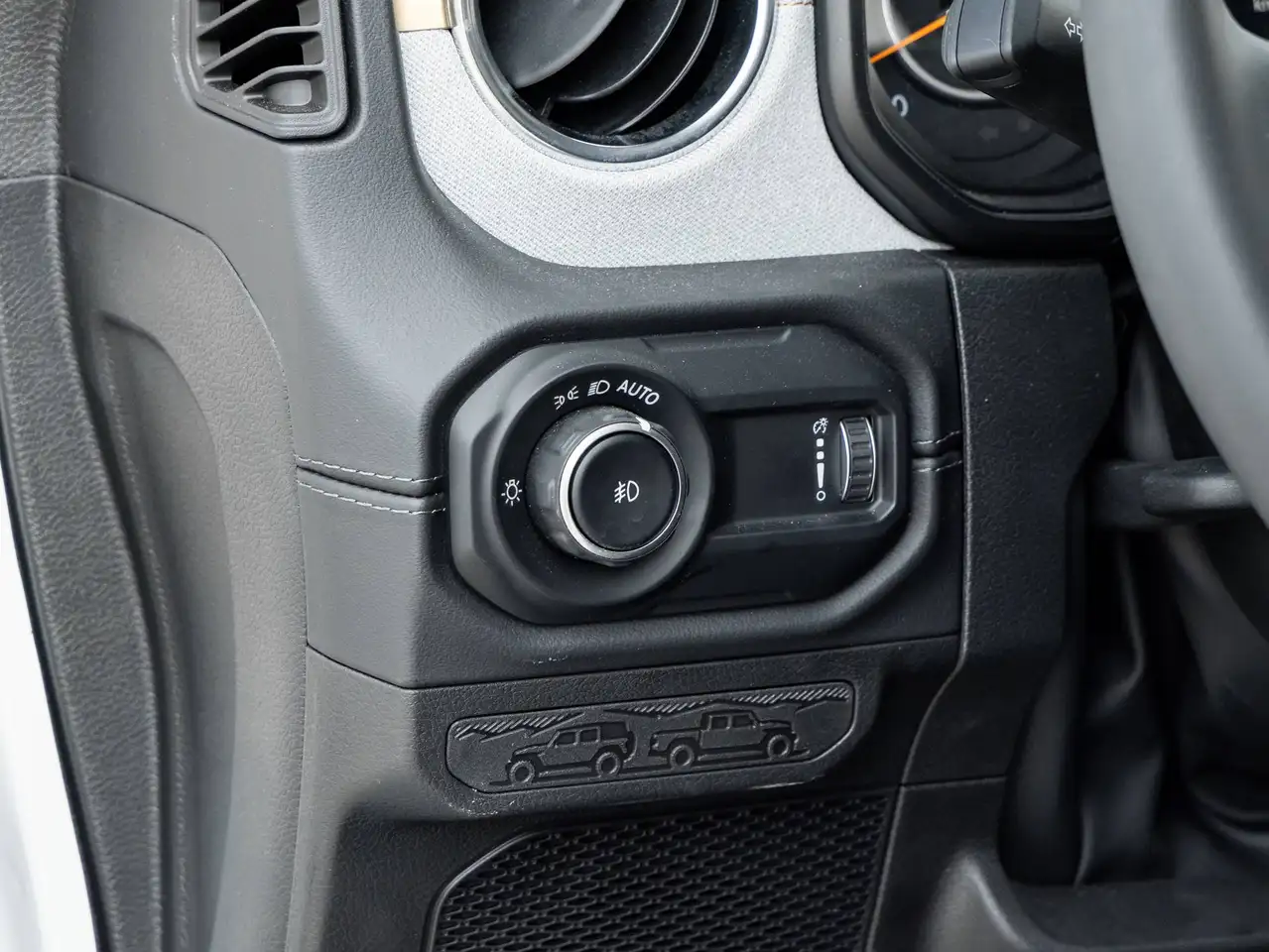 Jeep Wrangler - Image 16