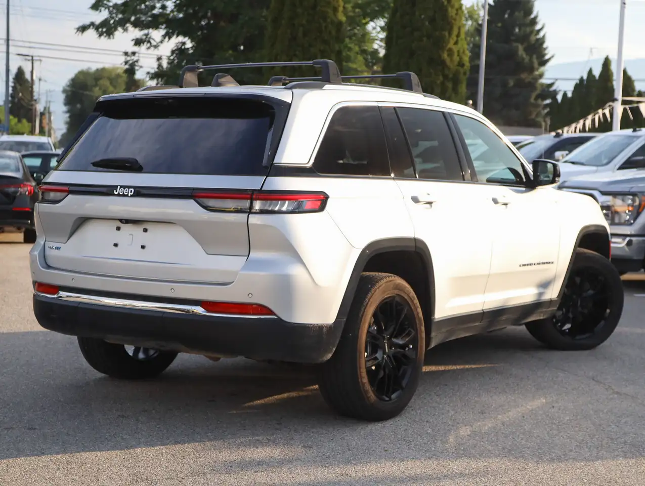 Jeep Grand Cherokee - Image 3