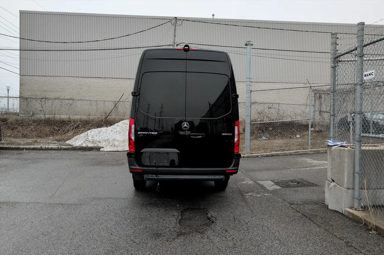 Mercedes-Benz Sprinter 2500 - Image 5