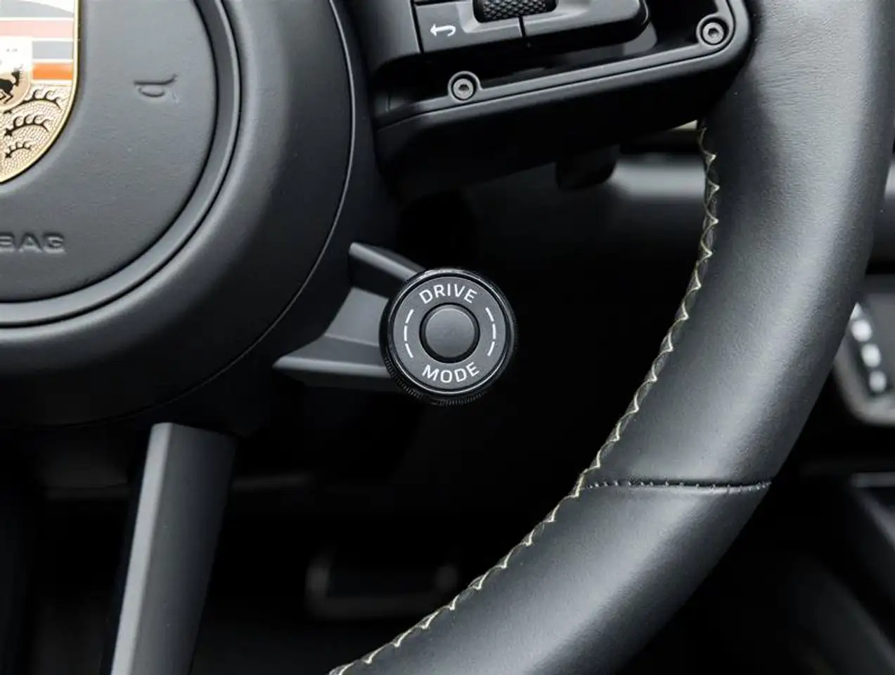 Porsche 911 - Image 36