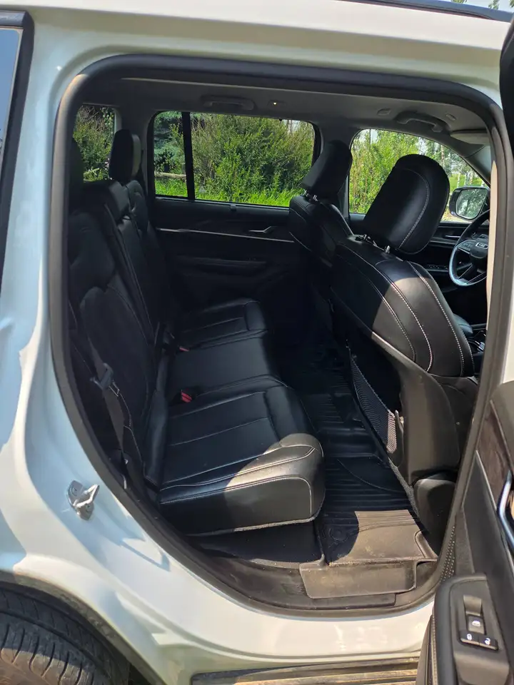 Jeep Grand Cherokee - Image 12