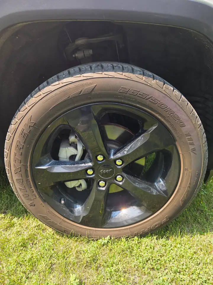 Jeep Grand Cherokee - Image 15
