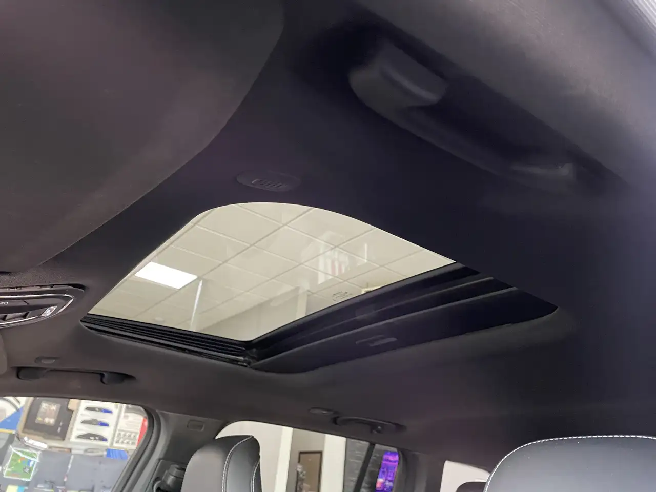 Jeep Grand Cherokee - Image 13