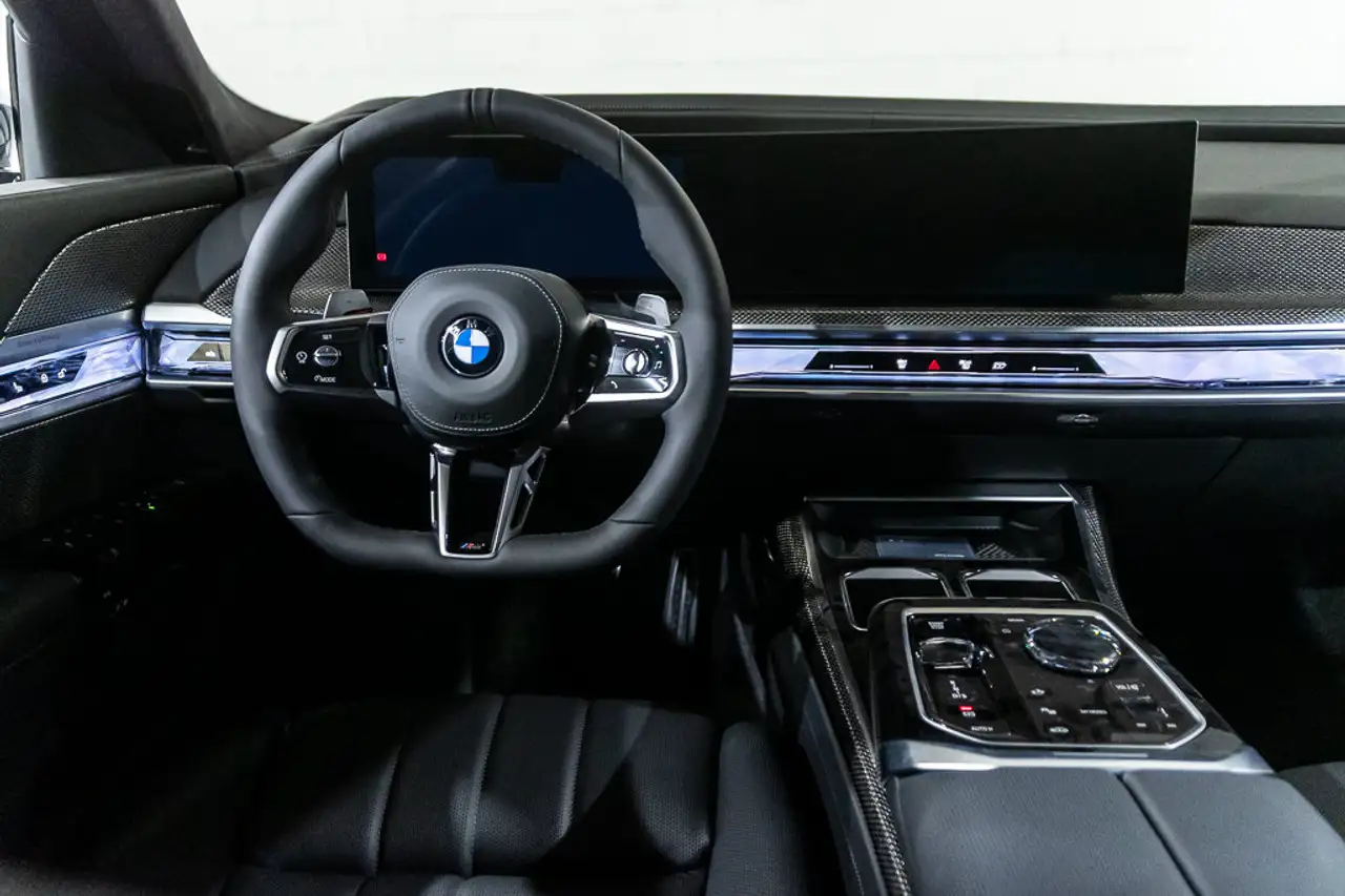 BMW 7 Series - Image 9