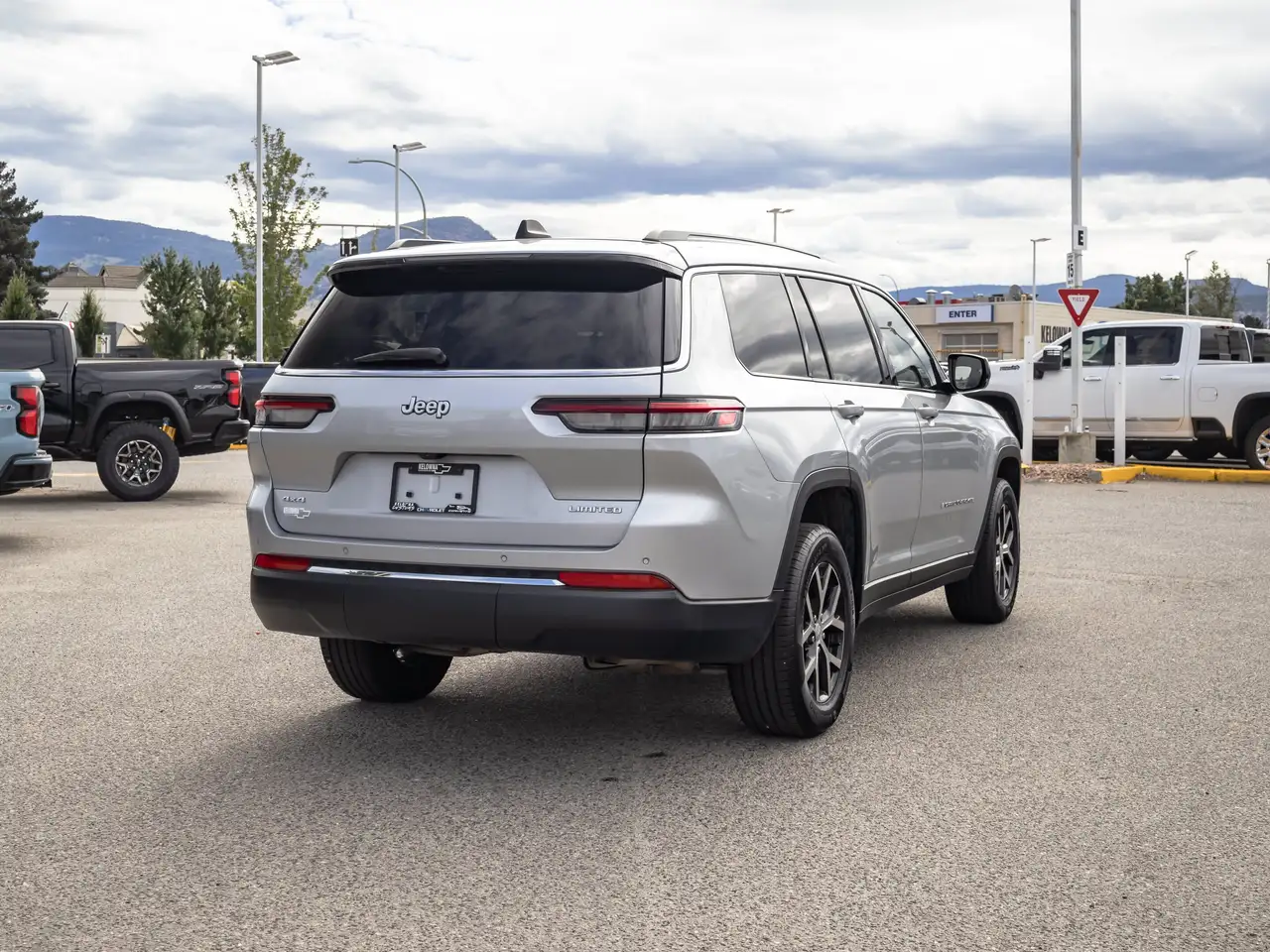 Jeep Grand Cherokee - Image 11