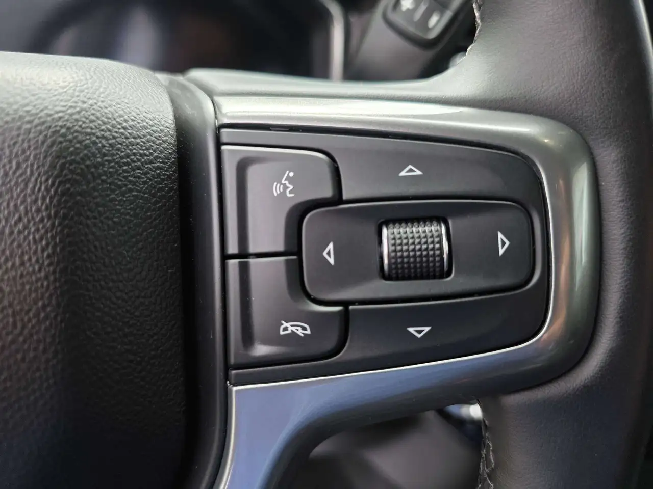 Chevrolet Silverado 1500 - Image 19