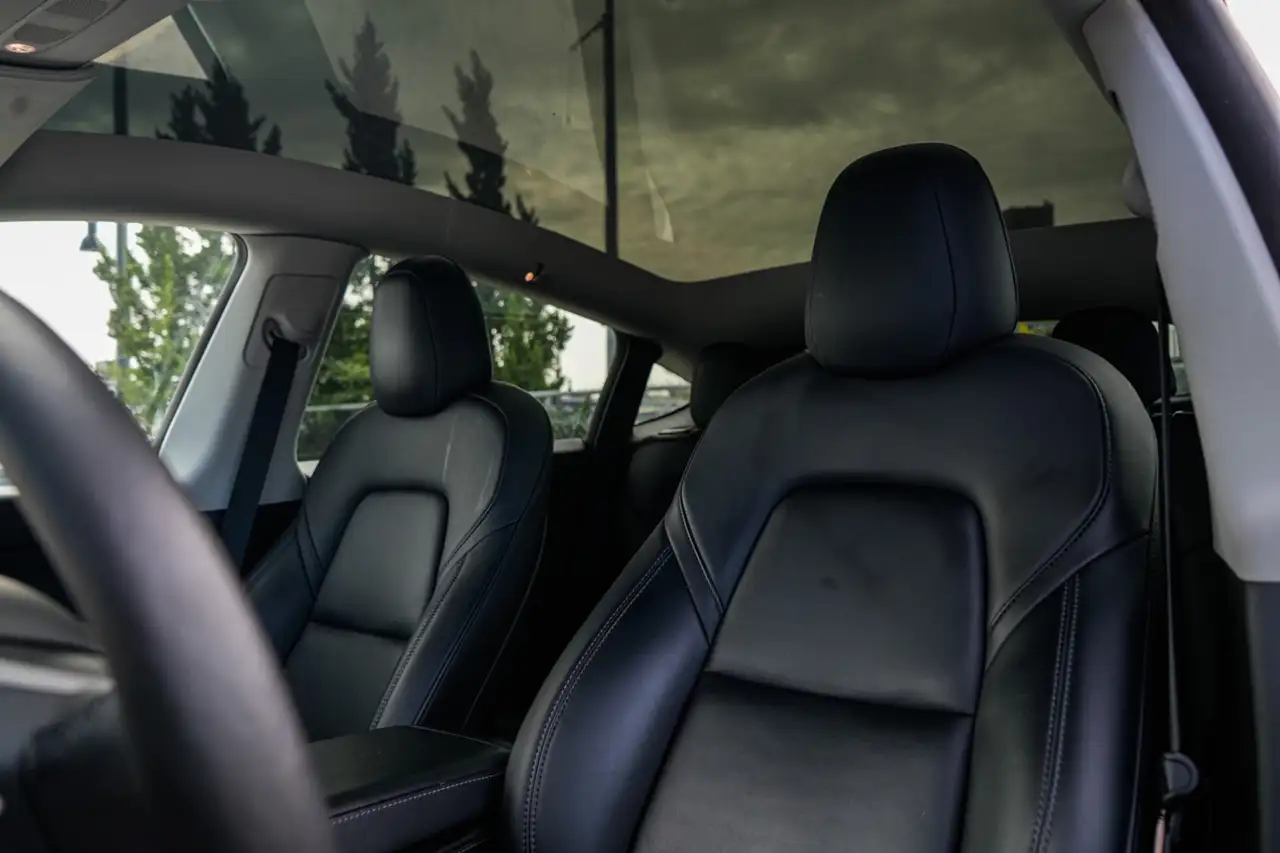 Tesla Model Y - Image 8