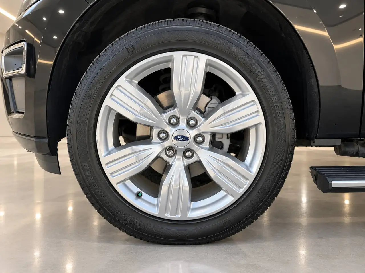 Ford Expedition - Image 29