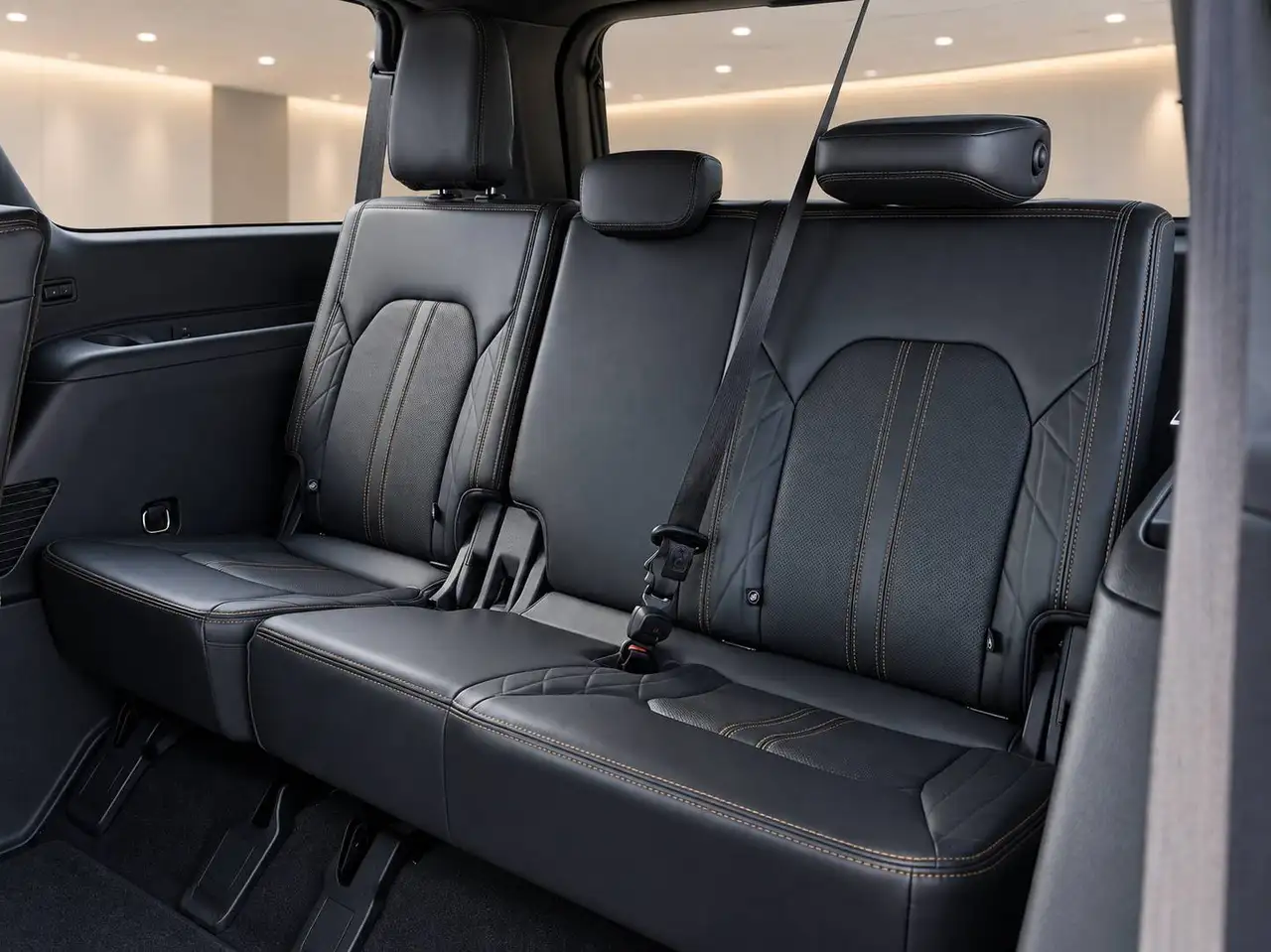 Ford Expedition - Image 16