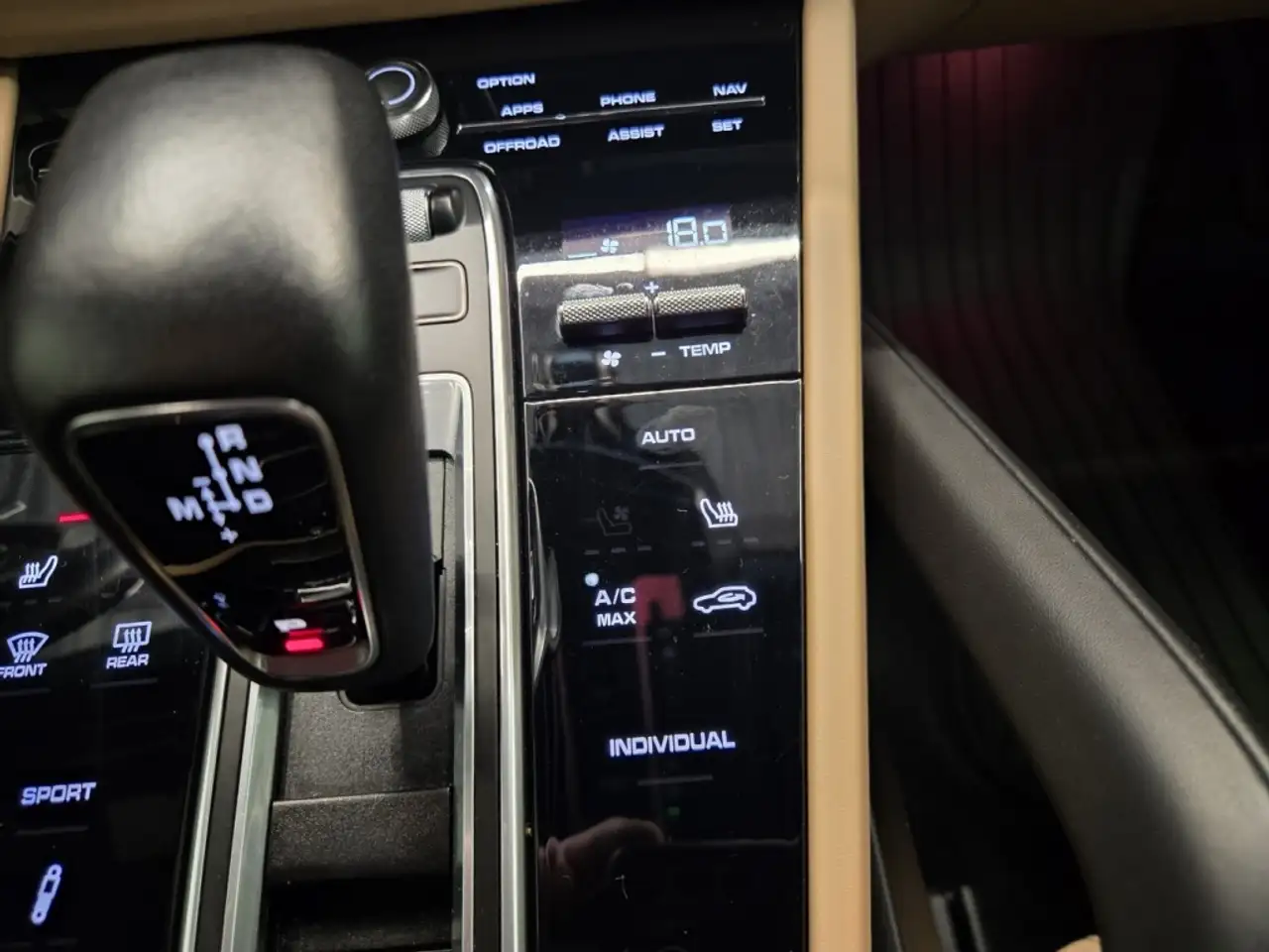 Porsche Cayenne - Image 22