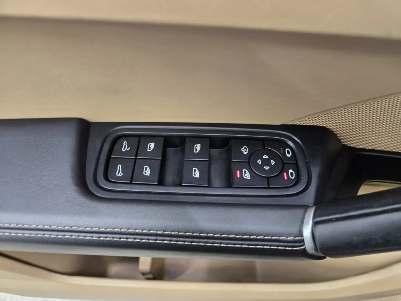Porsche Cayenne - Image 31